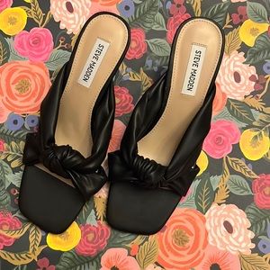 Steve Madden Size 10 Black Leather Sandals
